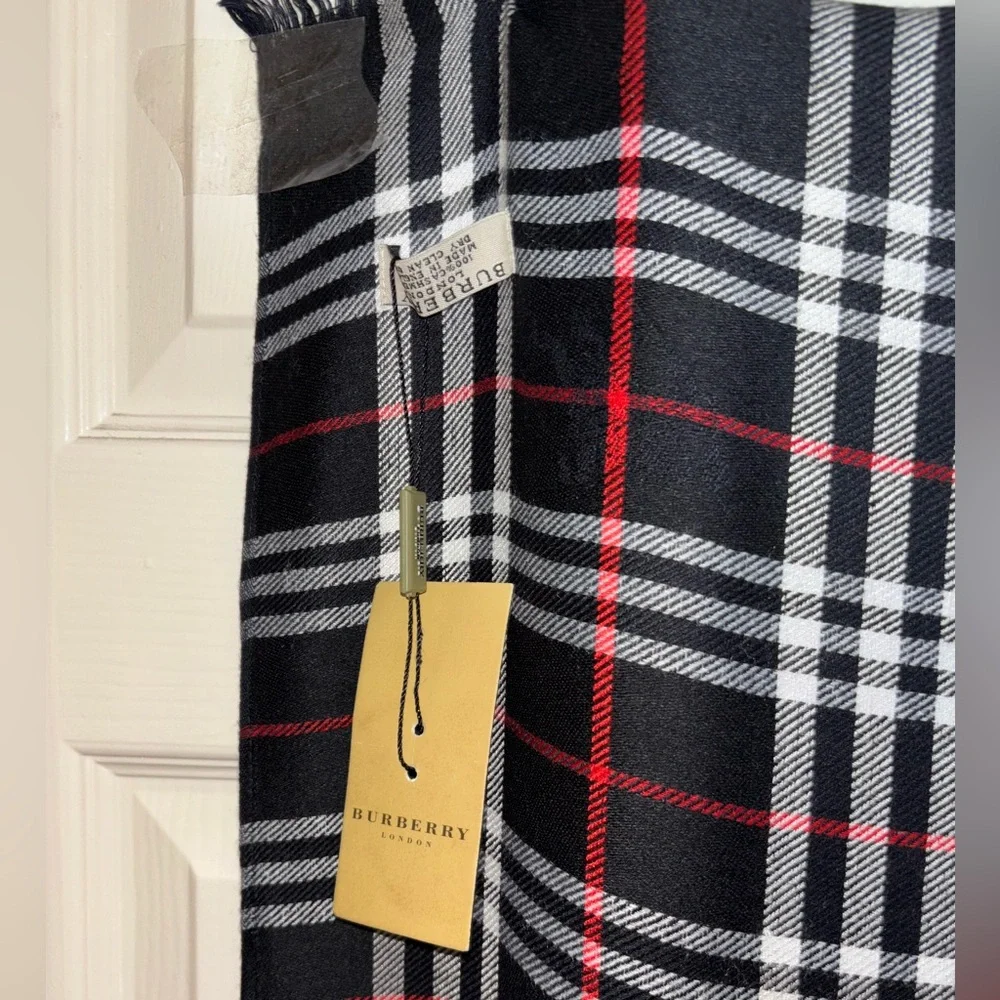Burberry The Classic Check Cashmere Scarf for Women - 28”X66” - Picture 5 of 8
